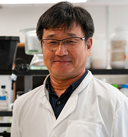 Dr. Tomoaki Miura in lab